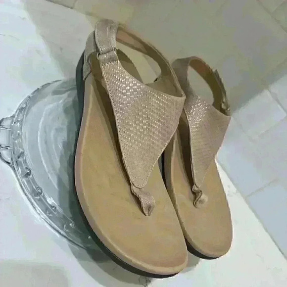 Sandals NWOB women’s 9 cushioned adjustable Beige Sz:40 - Picture 2 of 10